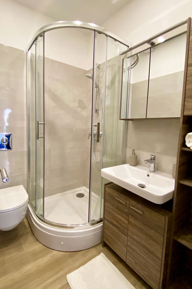 „Mali Dom“ Apartment – Badezimmer 2 mit Dusche und WC „Mali Dom“ Apartment - Badezimmer 2 mit Dusche und WC
