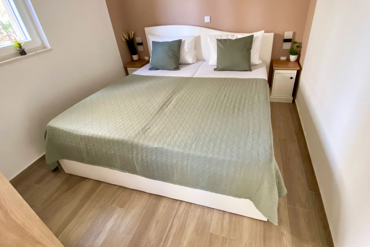 „Mali Dom“ Apartment – Schlafzimmer 1 mit Doppelbett „Mali Dom“ Apartment - Schlafzimmer 1 mit Doppelbett